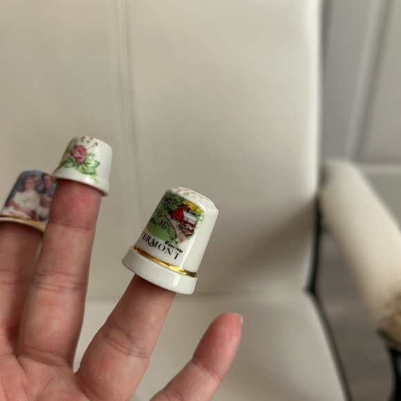 4/$50 thumb thimbles ceramic set of three 🪡 - Picture 7 of 8